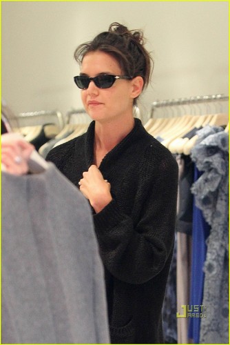  Katie Holmes: Back in the L.A. Routine!