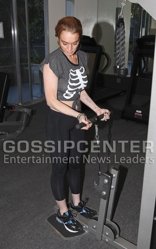  Lindsay Lohan: Thanksgiving Workout Woman