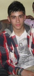  Sizzling Hot Zayn Chilling Out At Главная (He Owns My Heart) Very Rare Pic :) x