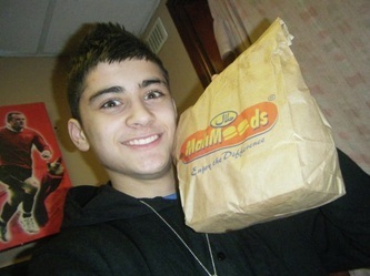  Sizzling Hot Zayn Eating McDonalds In His Bedroom (He Owns My Heart) :) x