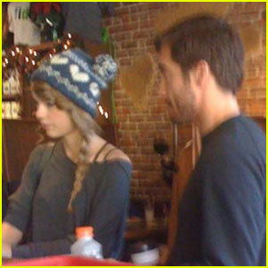  Taylor cepat, swift & Jake Gyllenhaal Hit Nashville Coffee toko