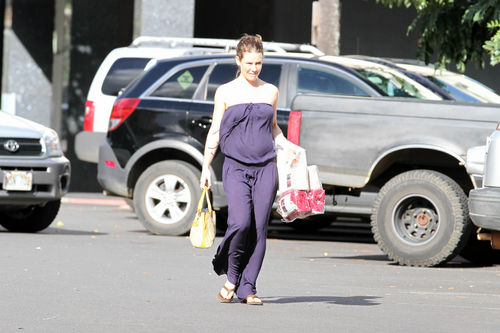  Evi out and about in Hawaii - 01.12.2010