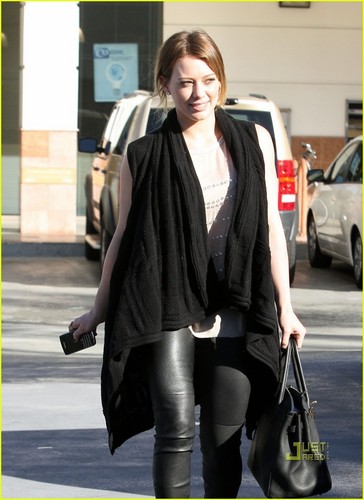  Hilary out in Studio City