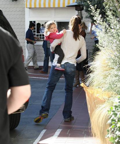  Jen & Seraphina out for Lunch L.A.