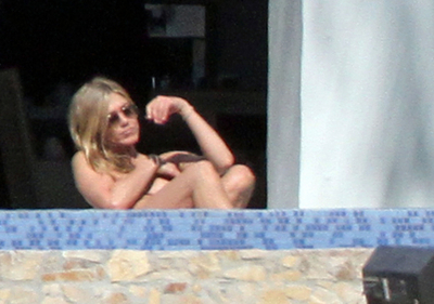  Jennifer out in Mexico