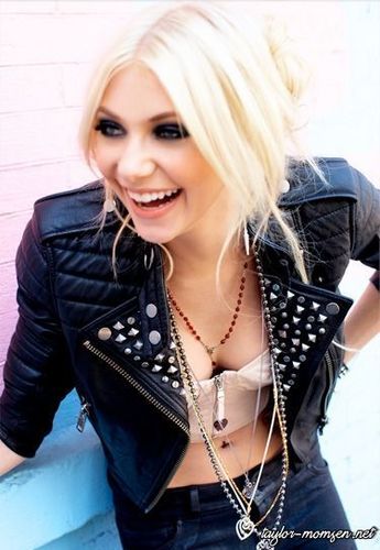  Taylor Momsen and Madonna's "Material Girl" Campaign