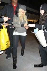  Christina Aguilera Arriving Narita Airport on 12/04 Candids