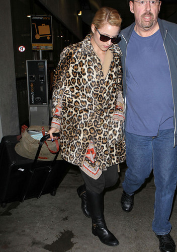  Glee Cast arriving @ LAX {December 6th 2010}