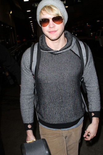 Glee Cast arriving @ LAX {December 6th 2010}