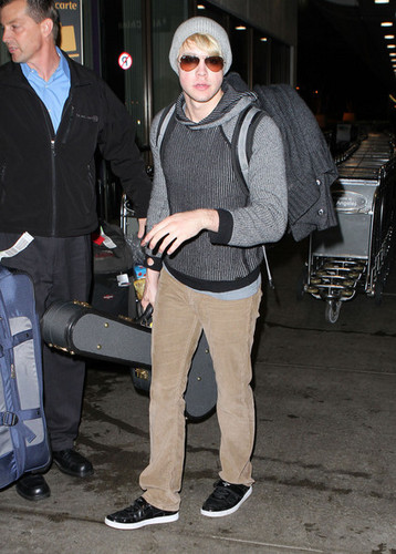  ग्ली Cast arriving @ LAX {December 6th 2010}