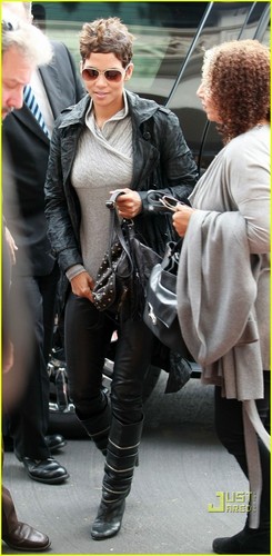  Halle Berry: Leather Pants Perfect
