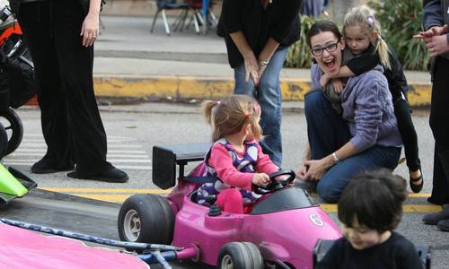  Jen & The Girls Out in Los Angeles 12/5/10