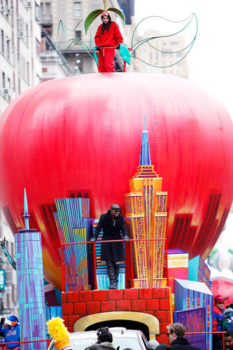  Kanye West @ The Macy's Thanksgiving jour Parade