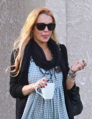  Lindsay Lohan 2010-12-03 - heads to Betty Ford