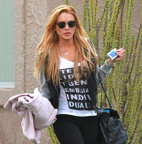  Lindsay Lohan was spotted stepping out of her sober living house in Rancho Mirage