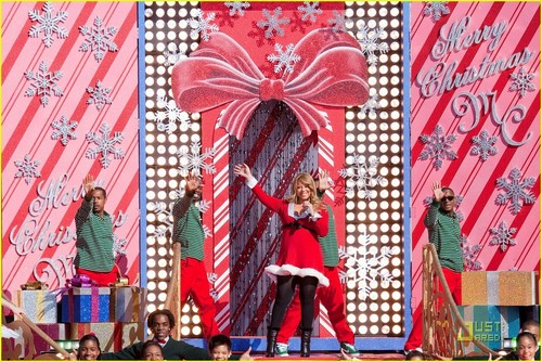  Mariah Carey: disney natal Parade Performer!