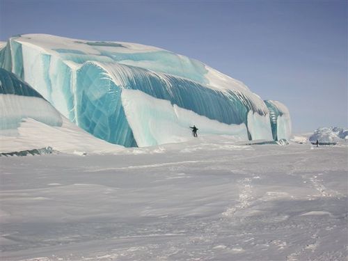  Striped icebergs ! !