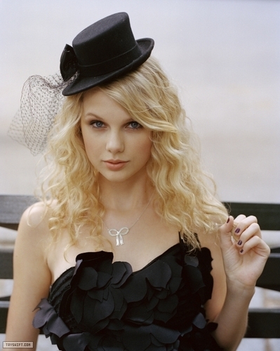 Taylor rapide, swift - Photoshoot #031: Cosmo Girl (2008)