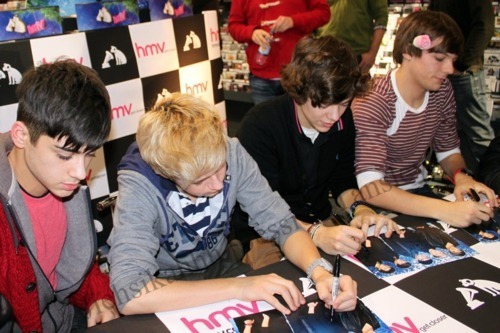 1D Boys At Bfd, Hmv 4 A Book Signing (I Was Their) Best Day Of My Life :) x