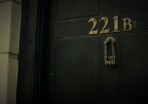  221B Baker سٹریٹ, گلی