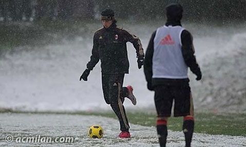  AC Milan players worked the beginning of December with snow.