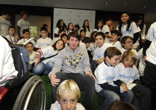 Lionel Messi for "Unicef" (9.12.2010)