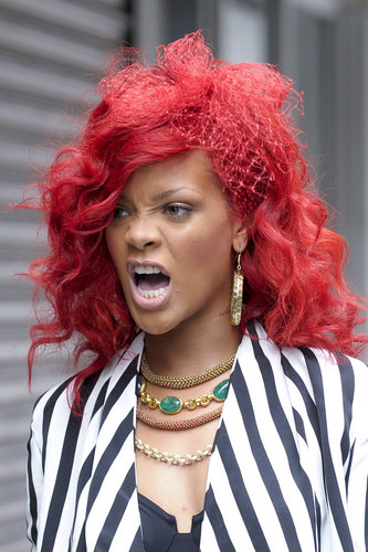  Rihanna on the set of muziki Video 'What's my Name'