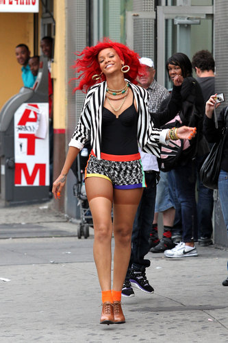  Rihanna on the set of Musica Video 'What's my Name'
