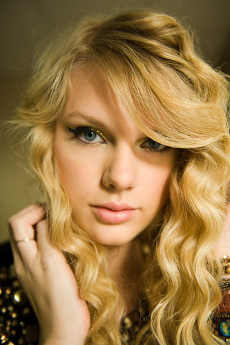 Taylor Swift - Photoshoot #046: Rolling Stone (2008)