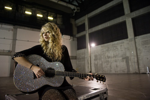 Taylor Swift - Photoshoot #046: Rolling Stone (2008)