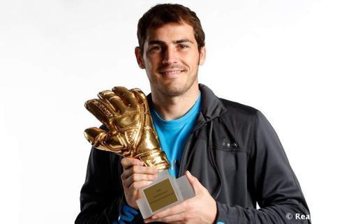  Iker and his golden перчатка, перчатки