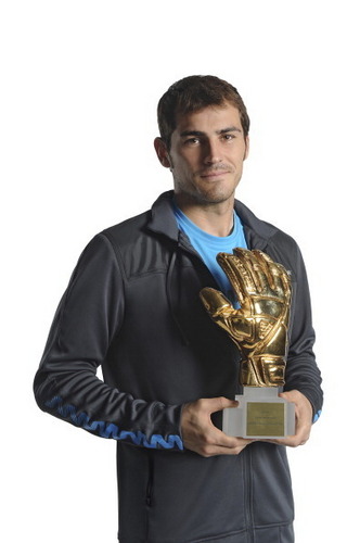 Iker and his golden グローブ