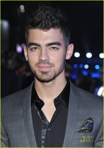 Joe Jonas: Tron Legacy Premiere (December 11)!