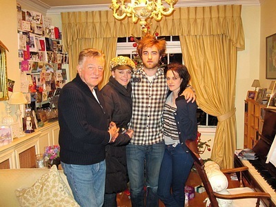  Kristen with Rob's Family at last クリスマス