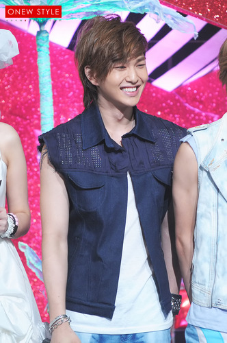  Onew at 音楽 Bank 100806