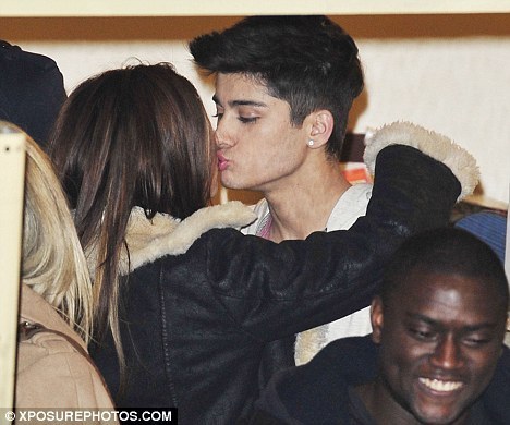  Sizzling Hot Zayn Is Wiv Geneva Lane (They Go Public) He Owns My jantung & Always Will :) x