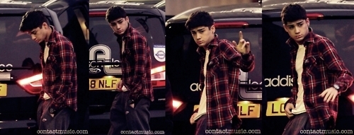  Sizzling Hot Zayn Out & Bout (He Owns My cœur, coeur & Always Will) Perfect :) x