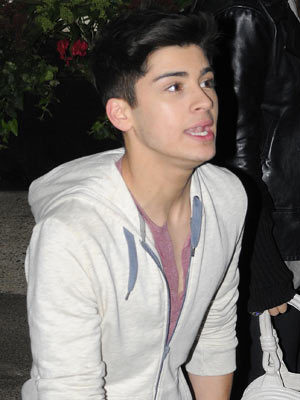  Sizzling Hot Zayn Outside Of The Studios Final (He Owns My হৃদয় & Always Will) :) x