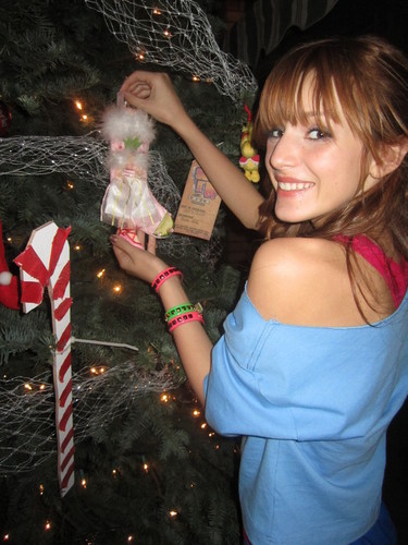  Bella putting her ornament on the shake it up cast christmas party(: