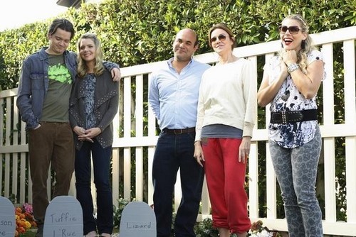  Cougar Town - Episode 2.11 - No Reason to Cry - Promotional Fotos