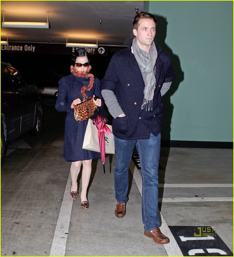  Dita Von Teese: 巴宝莉, burberry Shopping with Louis Marie!