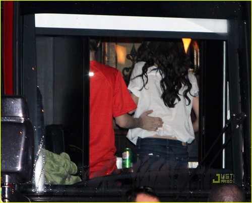  Justin Bieber getting cozy with Selena Gomez inside his tour bus in Miami