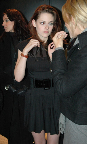  Kristen Stewart,Callao cinema on October 28, 2008 in Madrid, Spain.