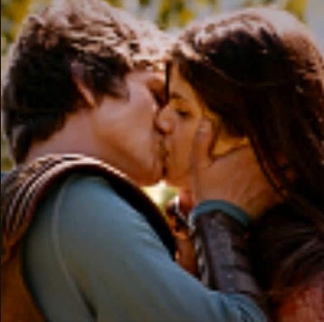  Percy and Annabeth beijar