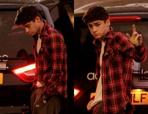  Sizzling Hot Zayn (He Owns My 심장 & Always Will) Red Hot :) x