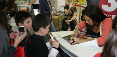  Dance Academy Signing - teh pohon Plaza, Adelaide