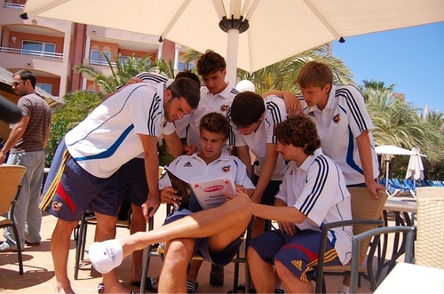  Gerard Piqué and boys