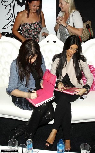  Kim and Khloe enjoy a night in Cape Town, South Africa 12/17/10