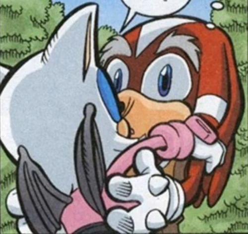 Rouge kissing Locke as a diversion