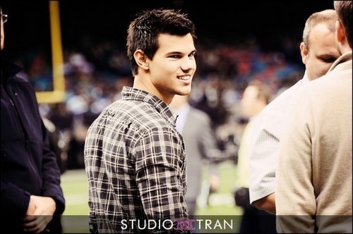  Taylor Lautner At The New Orleans Saints NFL Game!